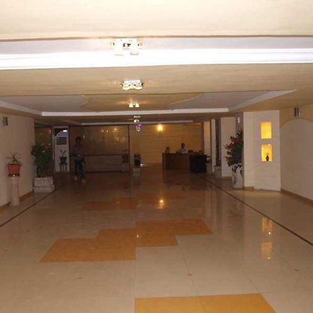 Hotel Maan Residency Ahmedabad Esterno foto