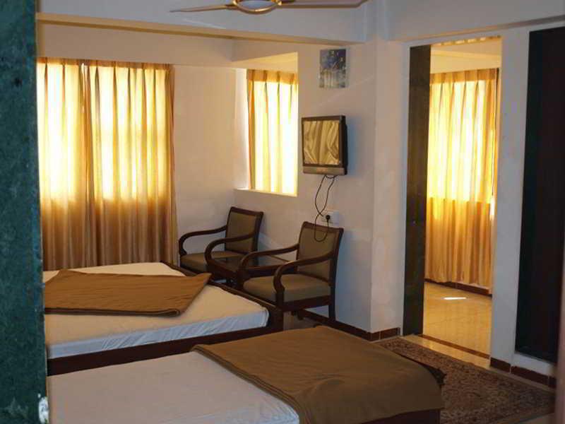 Hotel Maan Residency Ahmedabad Esterno foto